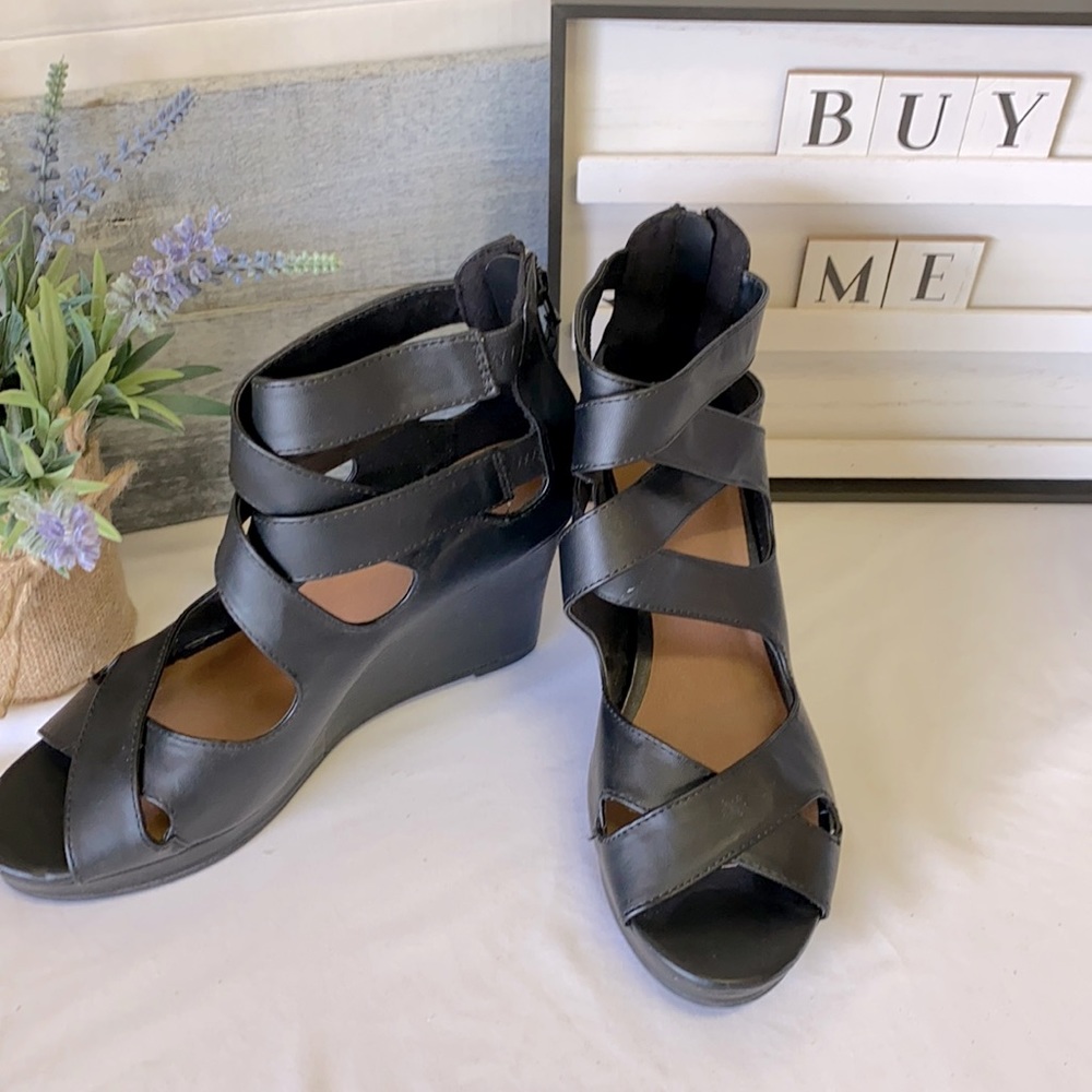 Jore wedge sandals size 10